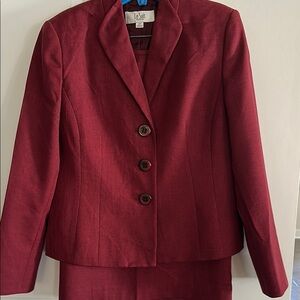 3/$50 Le Suit Women's Burgundy suit